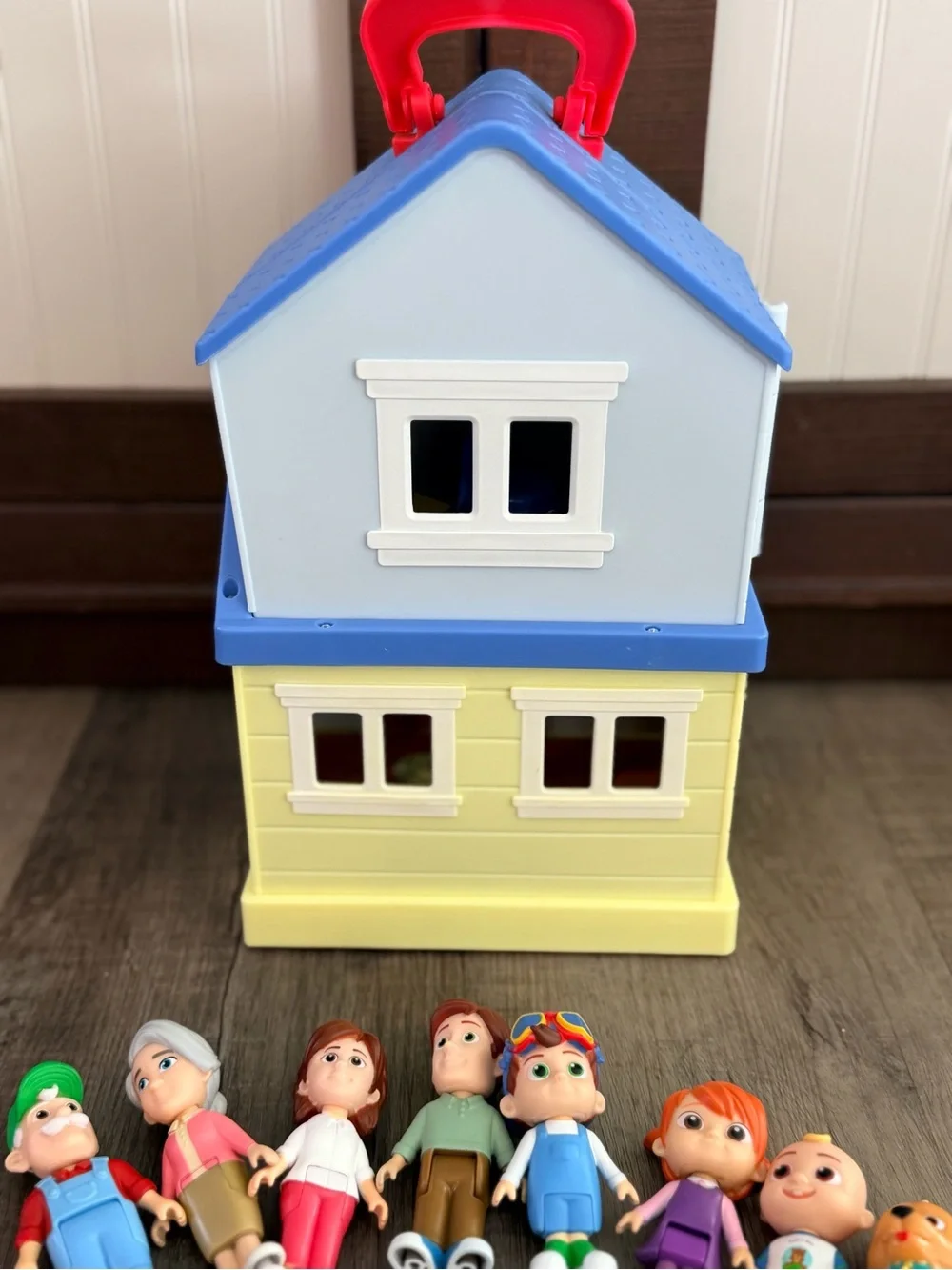 Cocomelon official Family 3” Figures Set W Grandparents, Parents, Siblings House